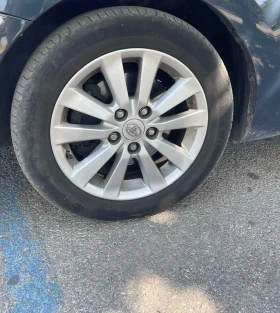 Toyota Auris 2.0 D4D keyless Сервизна книжка, снимка 4