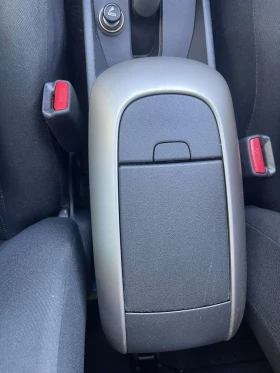 Toyota Auris 2.0 D4D keyless Сервизна книжка - 8800 лв. - 22473164 9