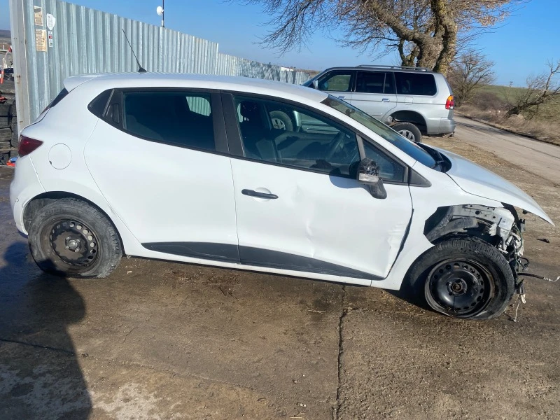 Renault Clio 0.9TCe, снимка 3 - Автомобили и джипове - 44017426