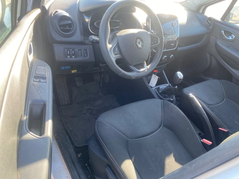 Renault Clio 0.9TCe, снимка 8 - Автомобили и джипове - 44017426