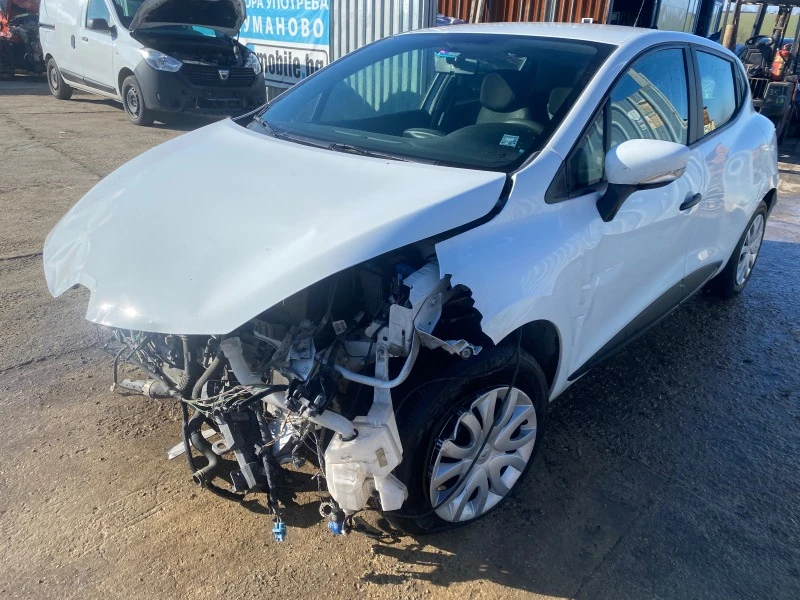 Renault Clio 0.9TCe, снимка 1 - Автомобили и джипове - 44017426