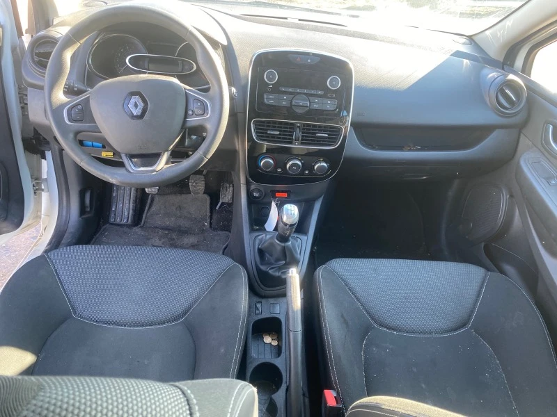 Renault Clio 0.9TCe, снимка 9 - Автомобили и джипове - 44017426