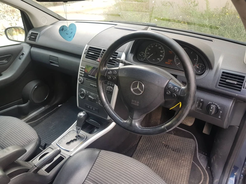 Mercedes-Benz A 180 3бр. АВТОМАТИК Face, снимка 3 - Автомобили и джипове - 49447117