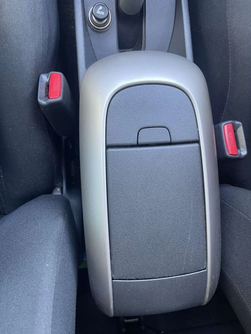 Toyota Auris 2.0 D4D keyless Сервизна книжка, снимка 9 - Автомобили и джипове - 51098690