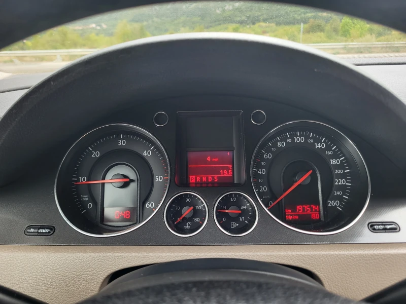 VW Passat 2.0TDi - DSG, снимка 16 - Автомобили и джипове - 51757503