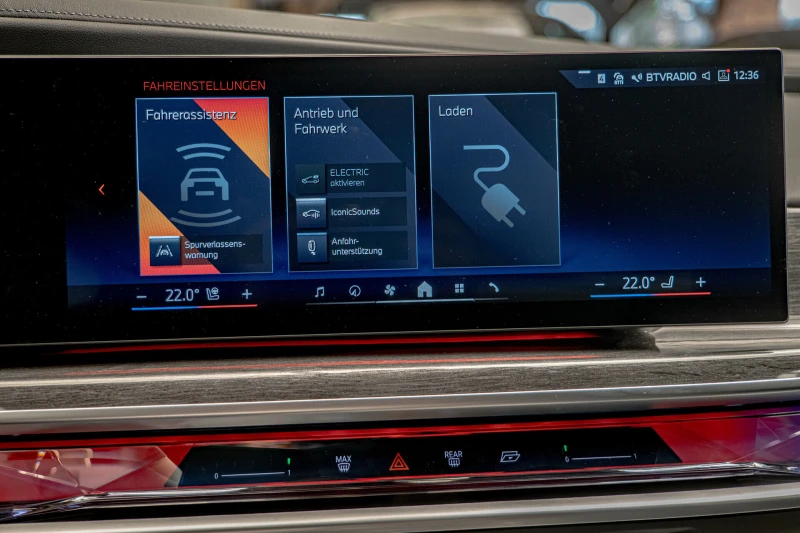 BMW 750 E/xDrive/SKY Lounge/INDIVIDUAL/Bowers & Wilkins/Au, снимка 16 - Автомобили и джипове - 51764657