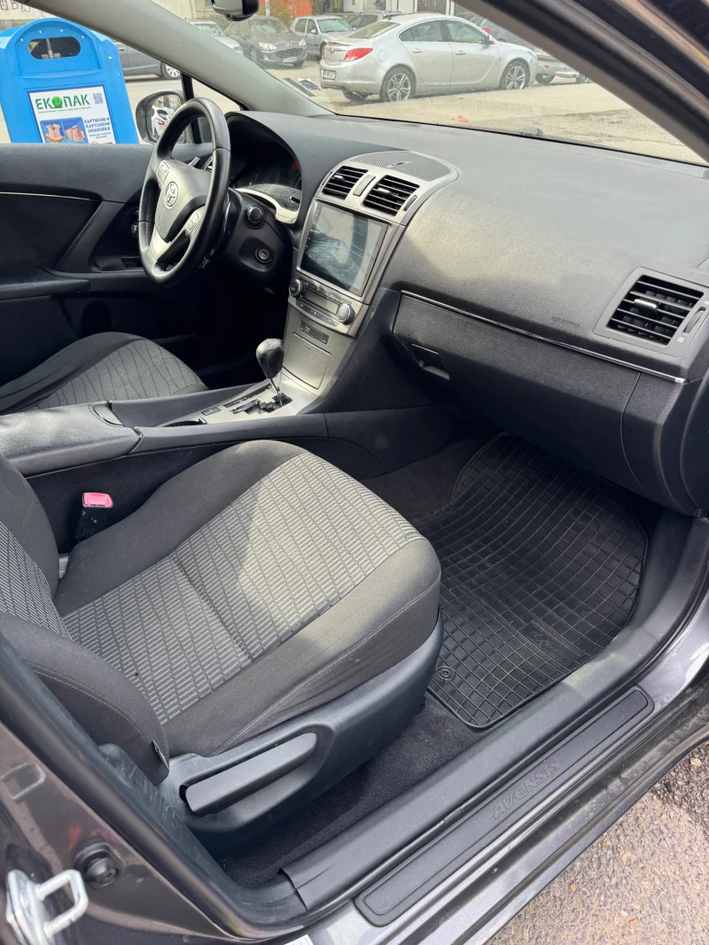 Toyota Avensis 2.0i, Navi, Automat, снимка 12 - Автомобили и джипове - 52399034