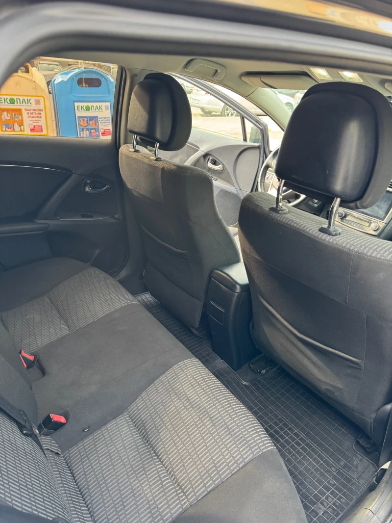 Toyota Avensis 2.0i, Navi, Automat, снимка 13 - Автомобили и джипове - 52399034