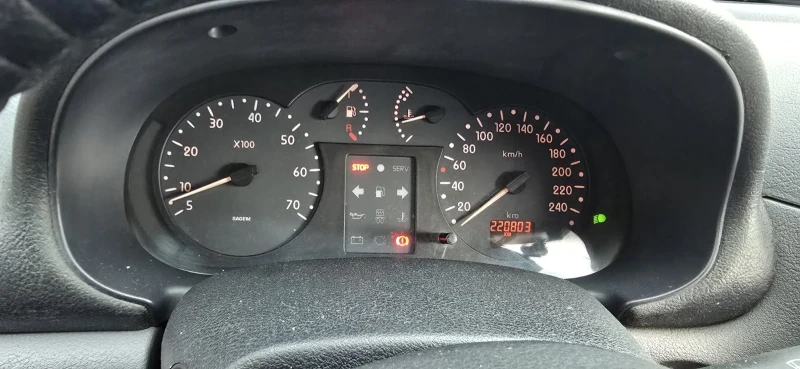 Renault Clio, снимка 13 - Автомобили и джипове - 52867007