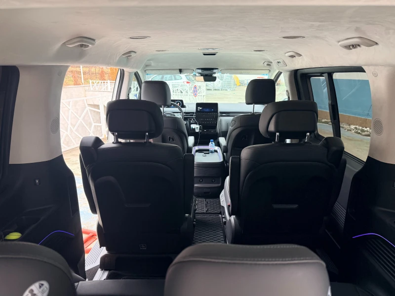 Hyundai Staria LUX AWD, снимка 8 - Автомобили и джипове - 53507703