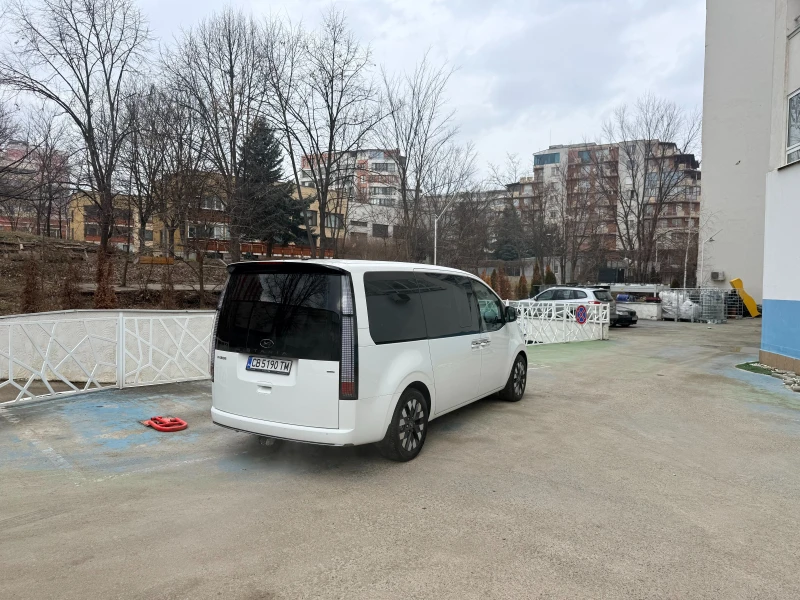 Hyundai Staria LUX AWD, снимка 3 - Автомобили и джипове - 53507703
