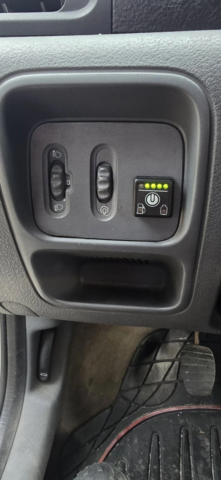 Renault Clio, снимка 11 - Автомобили и джипове - 52867007