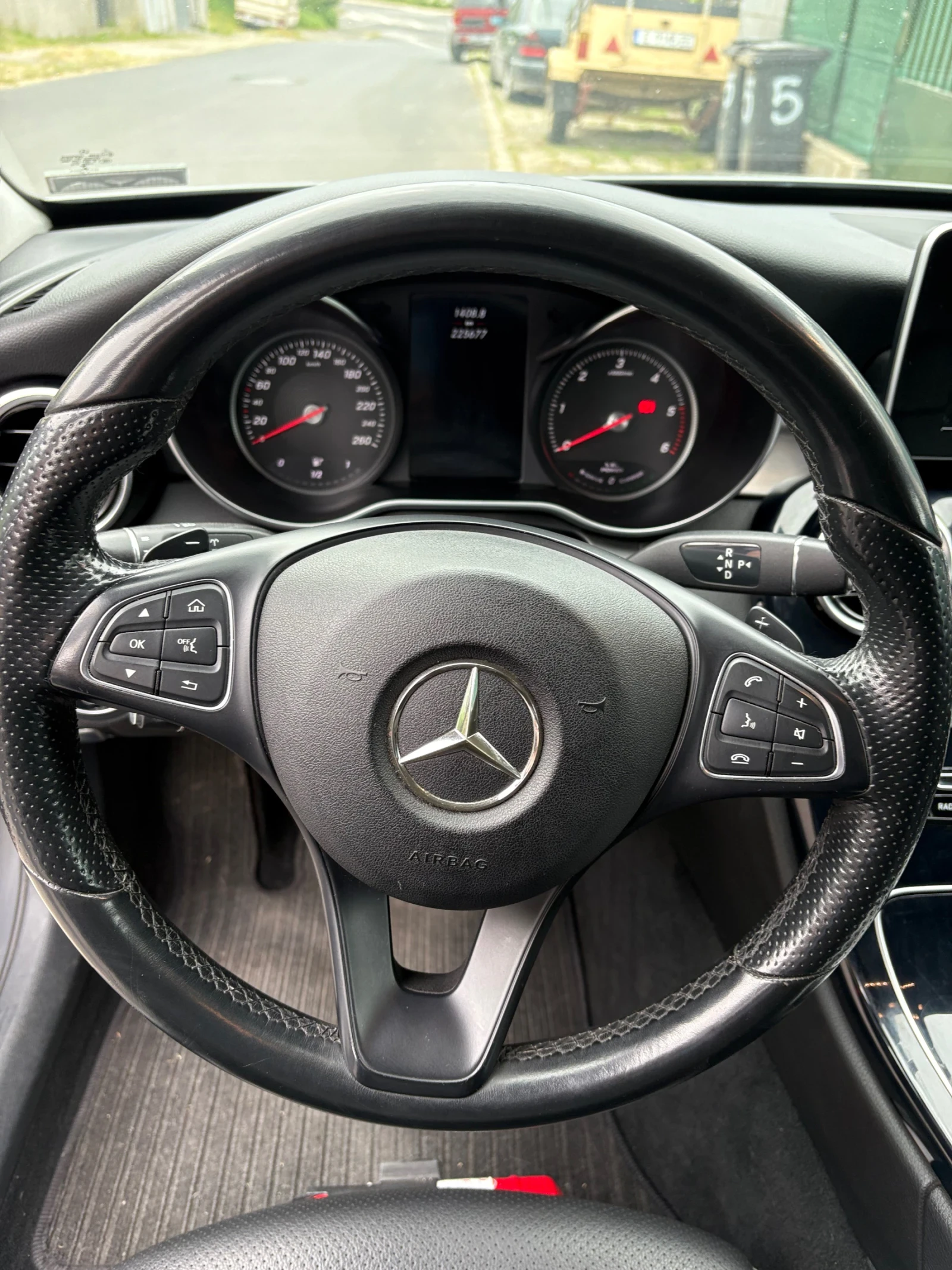 Mercedes-Benz C 300 h - изображение 7