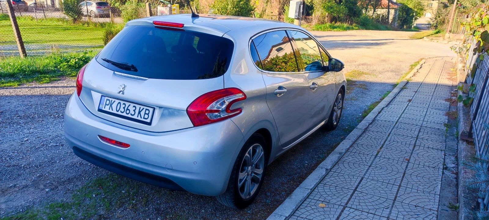 Peugeot 208 1.6 - изображение 3