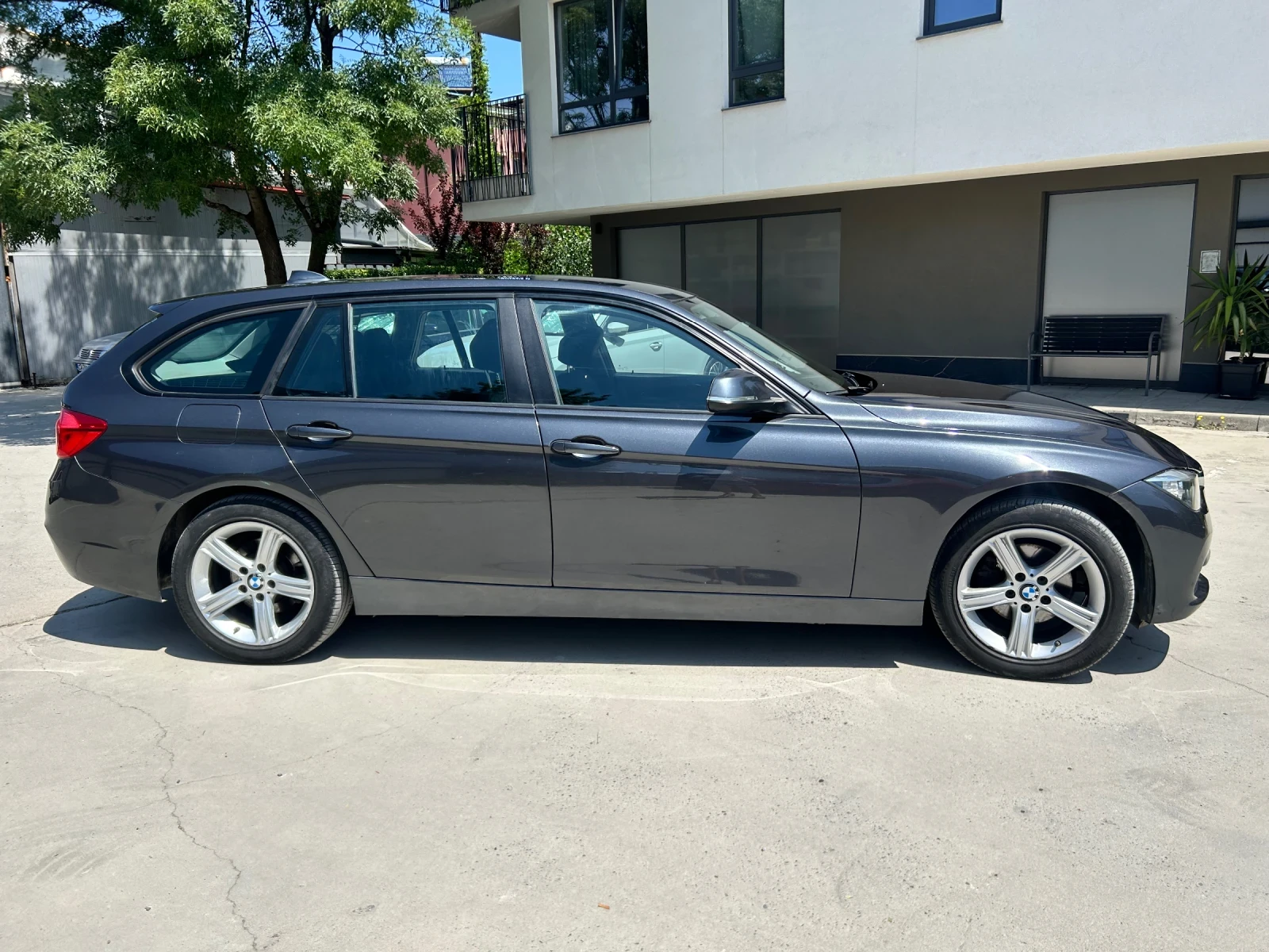 BMW 318 2017, Xdrive - изображение 2