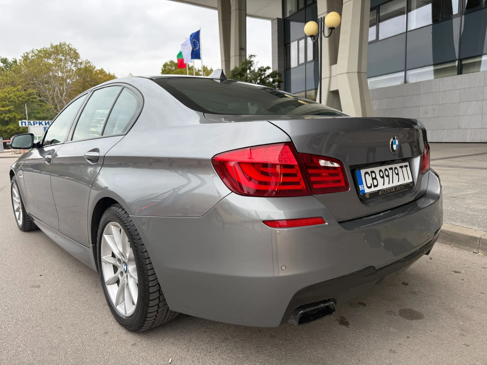 BMW 550 6 МЕСЕЦА ГАРАНЦИЯ/408к.с. M Pack Всички Екстри - изображение 3