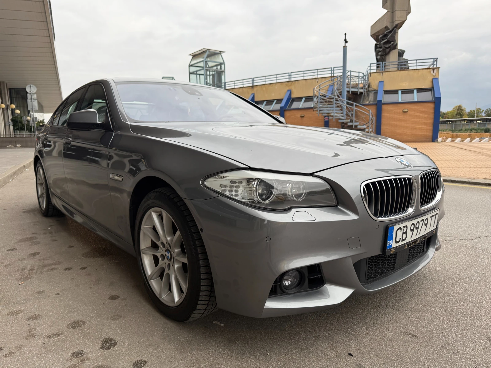 BMW 550 6 МЕСЕЦА ГАРАНЦИЯ/408к.с. M Pack Всички Екстри - изображение 6