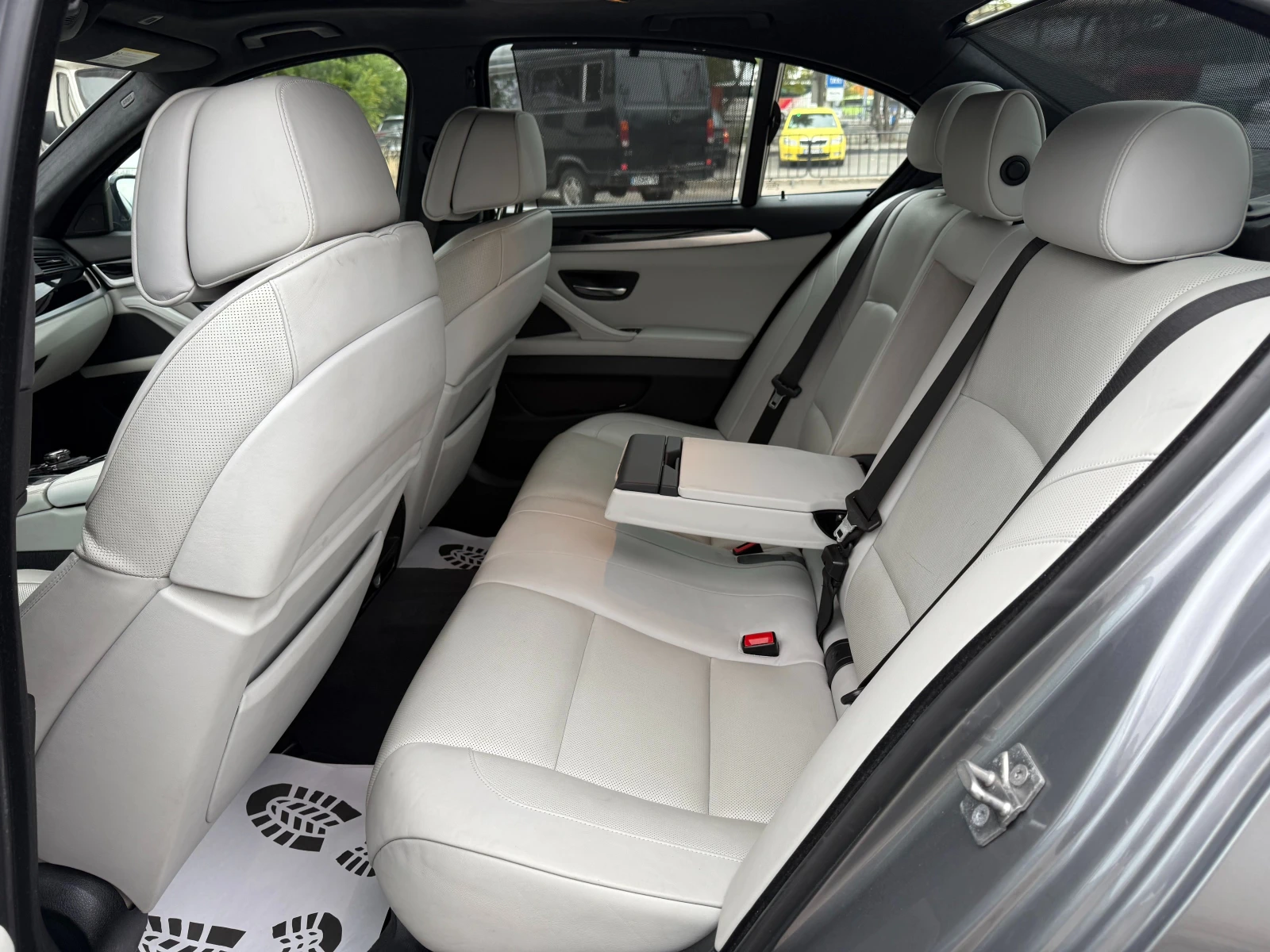 BMW 550 6 МЕСЕЦА ГАРАНЦИЯ/408к.с. M Pack Всички Екстри - изображение 8