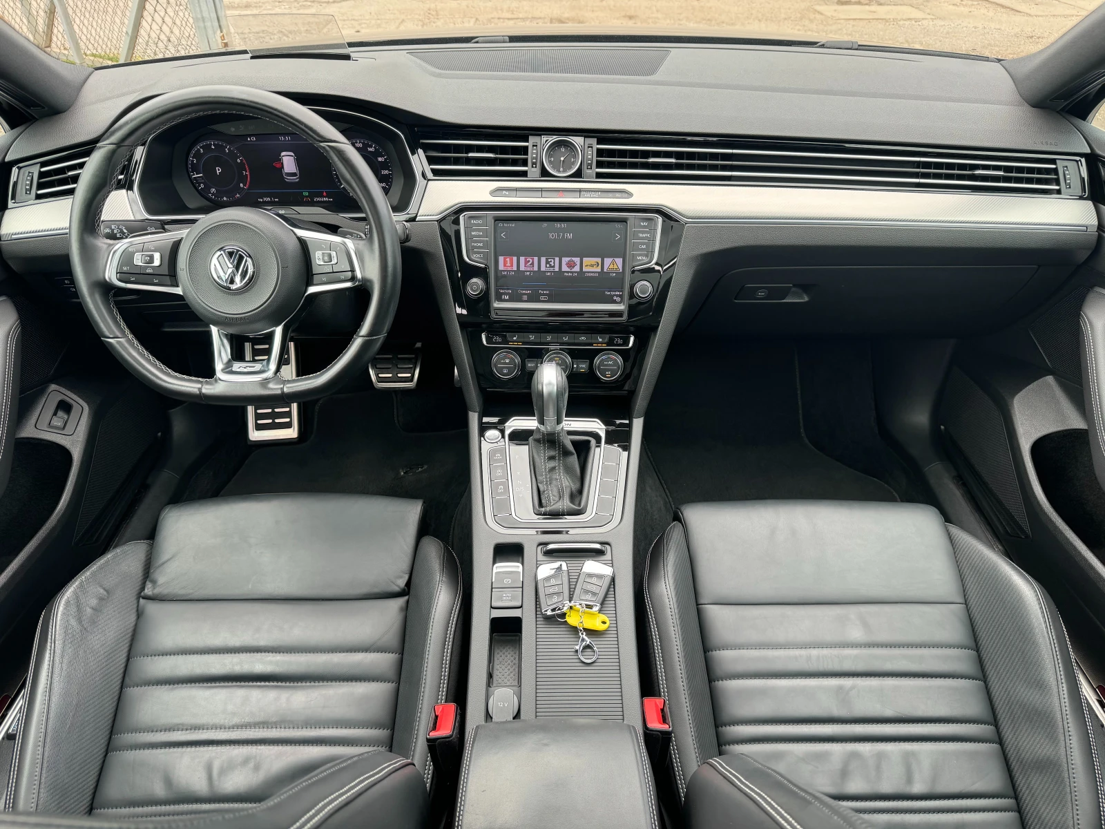 VW Passat 2.0 TSI ! R Line ! 4motion !, снимка 9 - Автомобили и джипове - 54088202