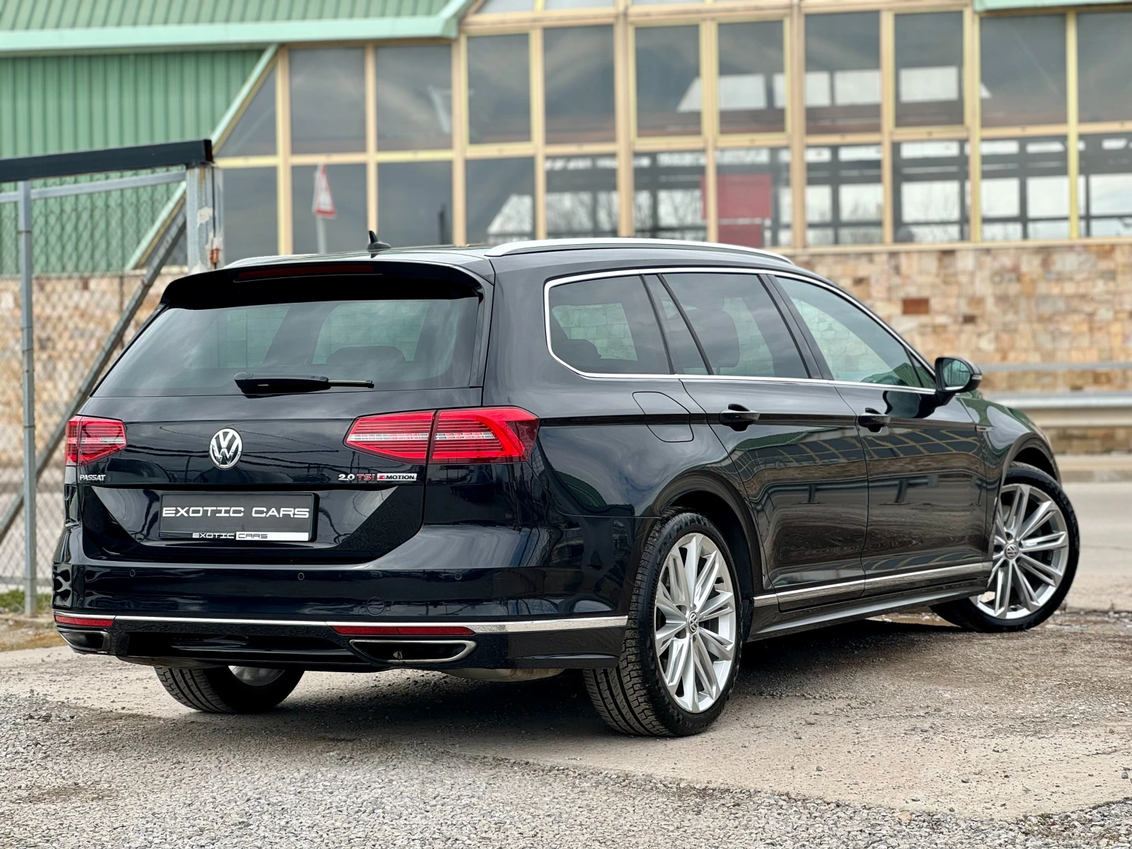 VW Passat 2.0 TSI ! R Line ! 4motion !, снимка 4 - Автомобили и джипове - 54088202
