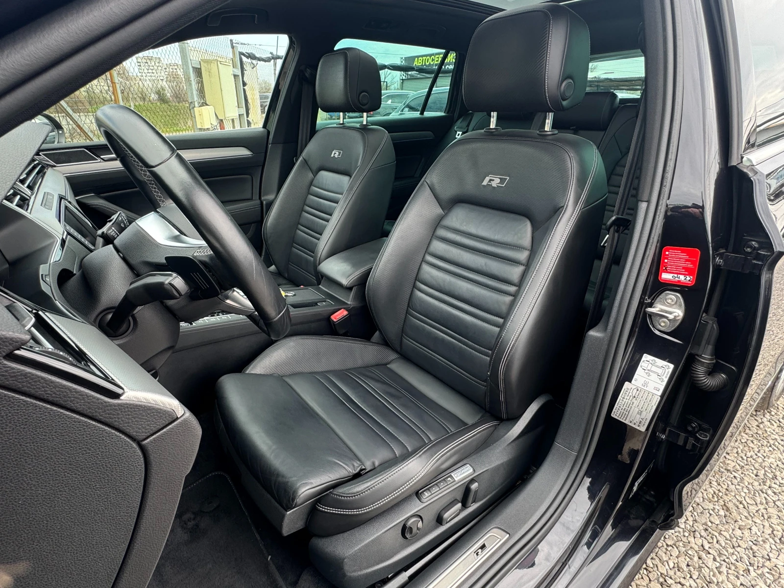 VW Passat 2.0 TSI ! R Line ! 4motion !, снимка 7 - Автомобили и джипове - 54088202