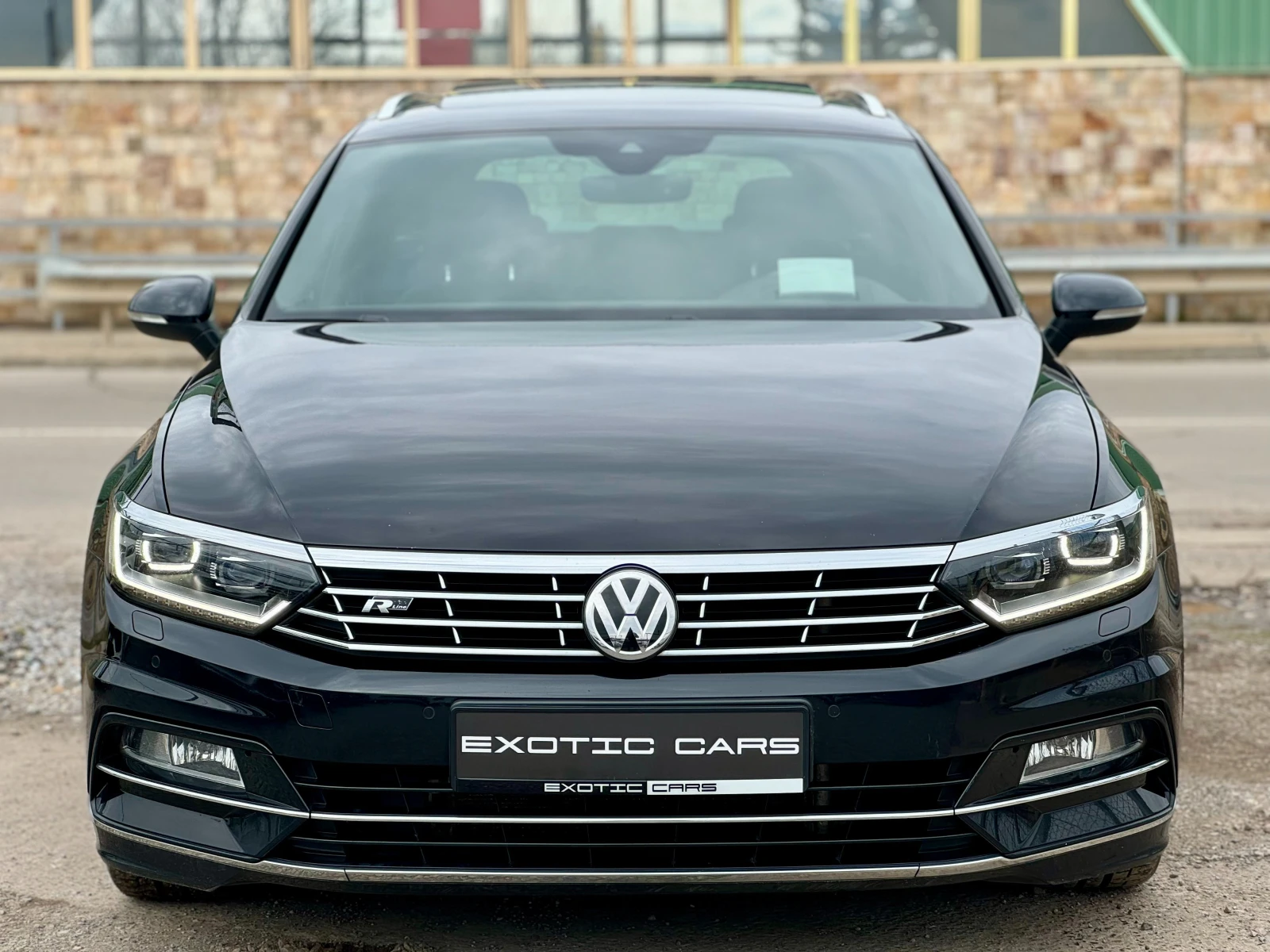 VW Passat 2.0 TSI ! R Line ! 4motion !, снимка 2 - Автомобили и джипове - 54088202