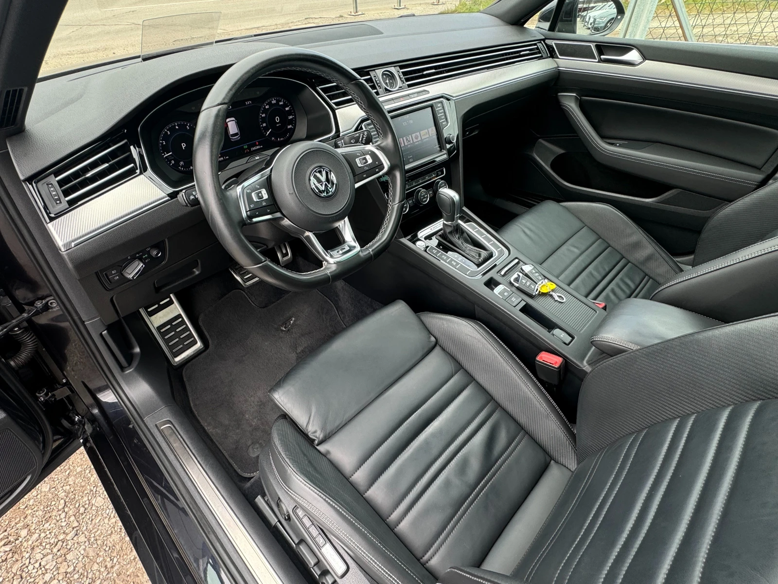 VW Passat 2.0 TSI ! R Line ! 4motion !, снимка 8 - Автомобили и джипове - 54088202