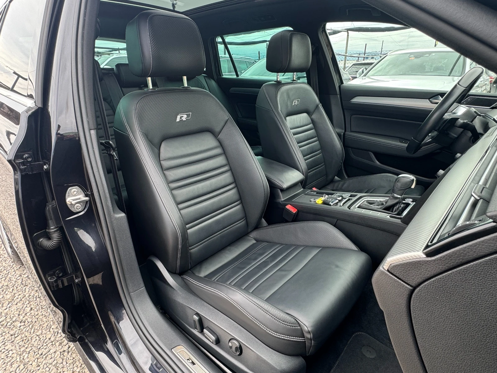 VW Passat 2.0 TSI ! R Line ! 4motion !, снимка 11 - Автомобили и джипове - 54088202