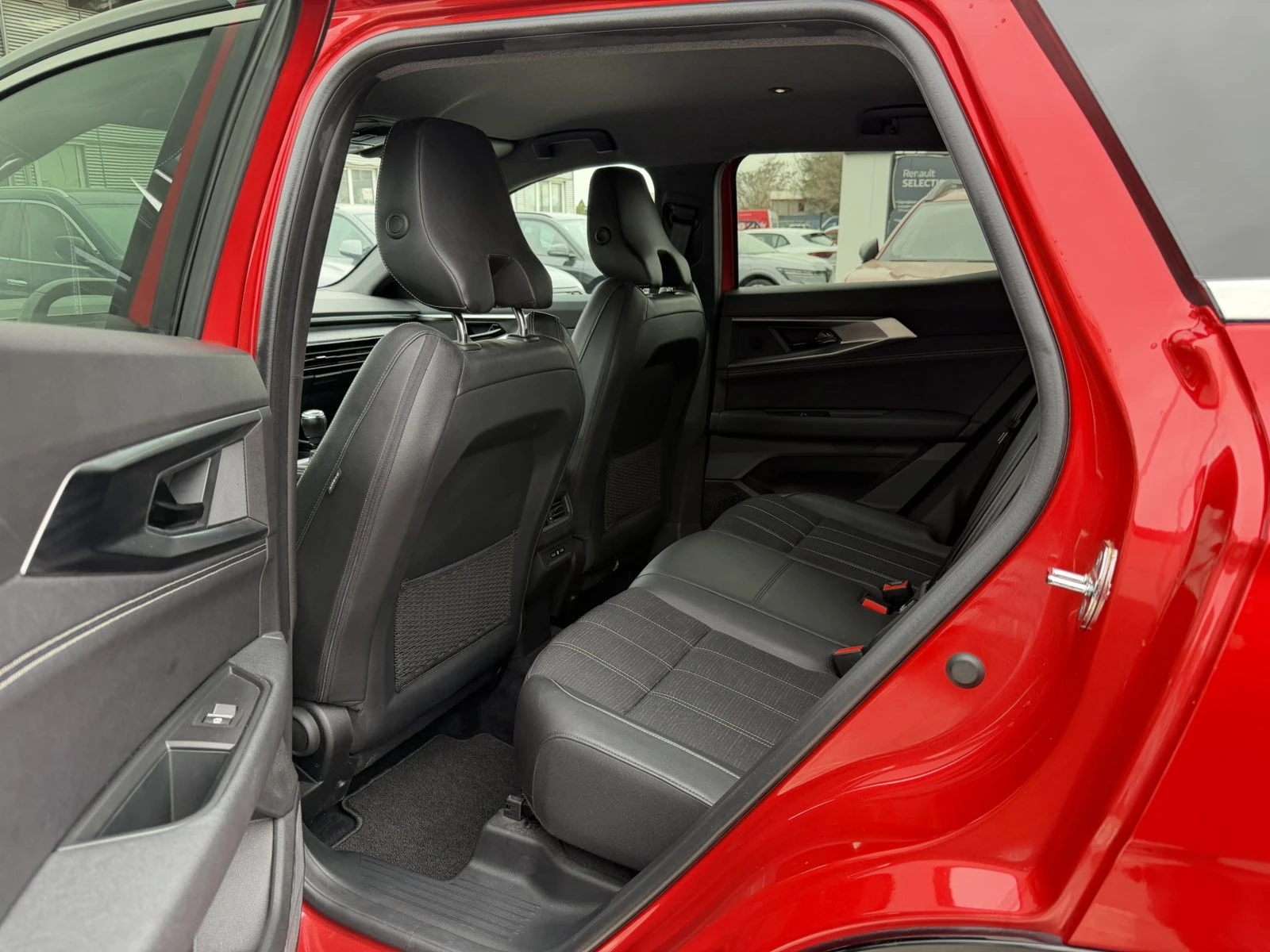 Renault Austral 1.3TCe 140k.c., снимка 11 - Автомобили и джипове - 54288589