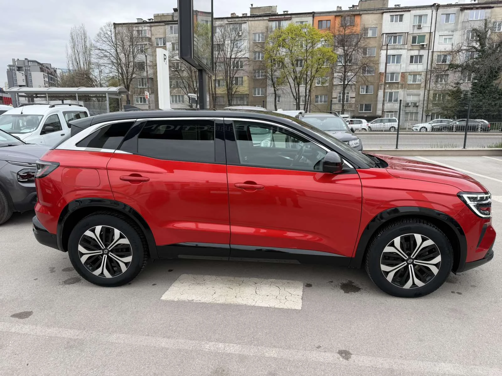 Renault Austral 1.3TCe 140k.c., снимка 4 - Автомобили и джипове - 54288589