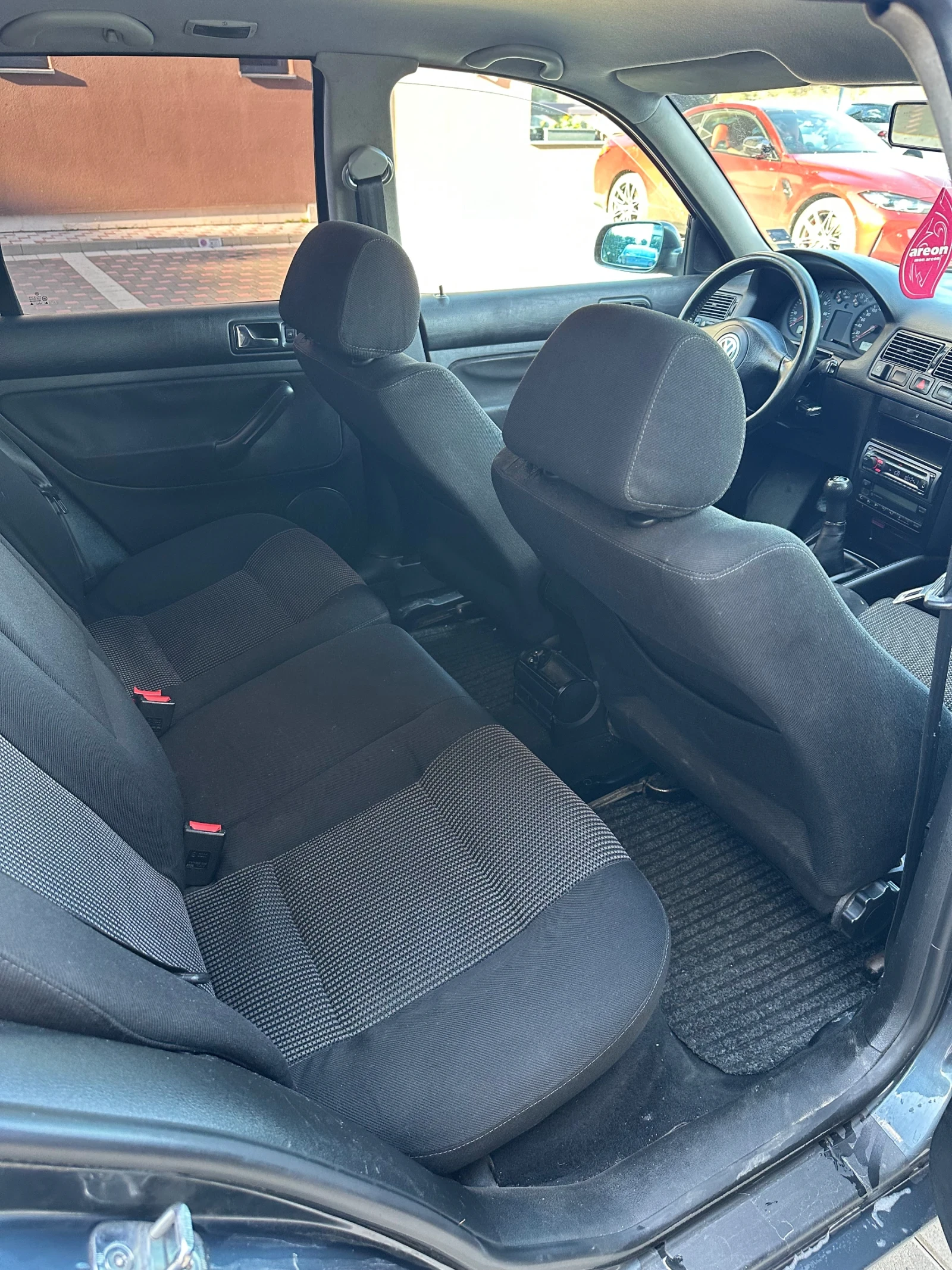 VW Golf 1.6 LPG, снимка 11 - Автомобили и джипове - 54312599