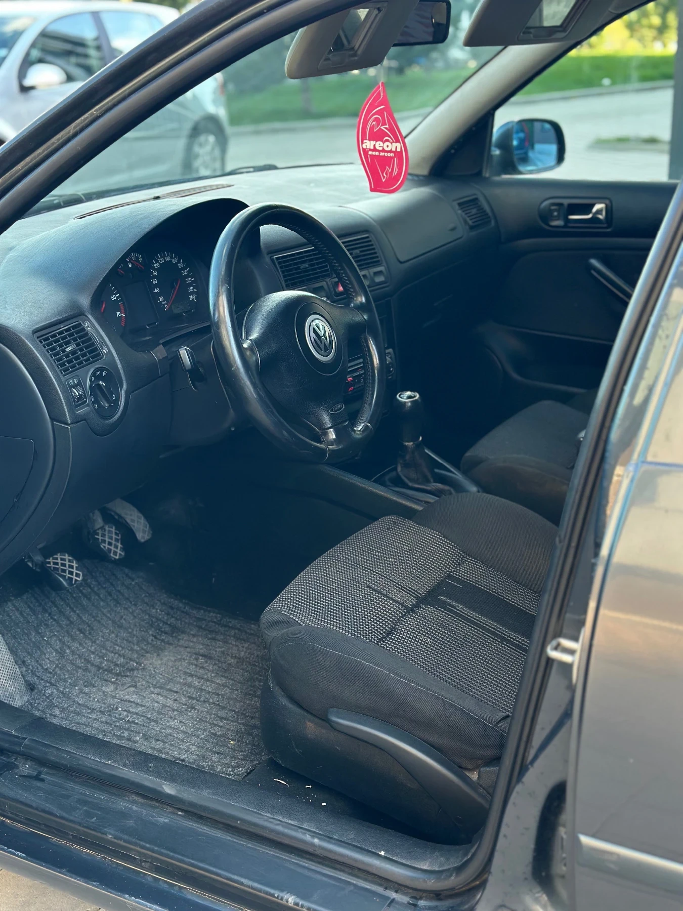 VW Golf 1.6 LPG, снимка 8 - Автомобили и джипове - 54312599