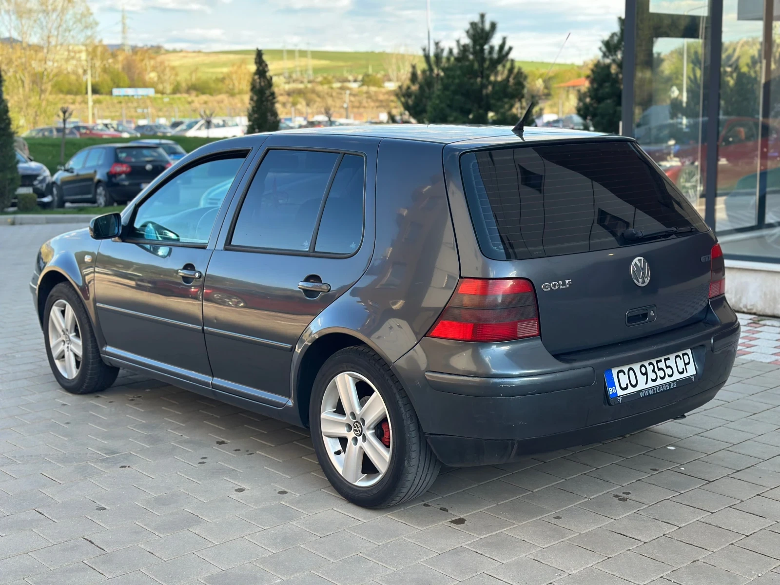 VW Golf 1.6 LPG, снимка 4 - Автомобили и джипове - 54312599