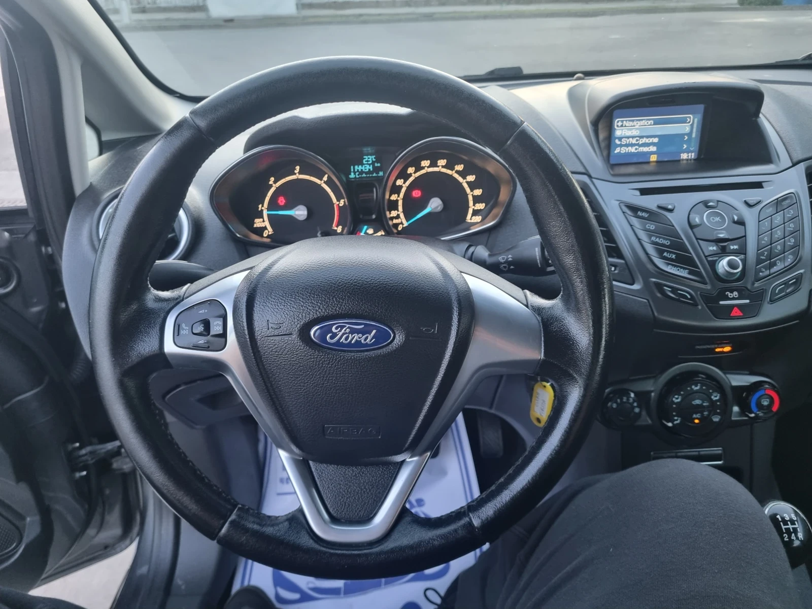 Ford Fiesta 1.5TDCI/NAVI/EURO6, снимка 12 - Автомобили и джипове - 54446203
