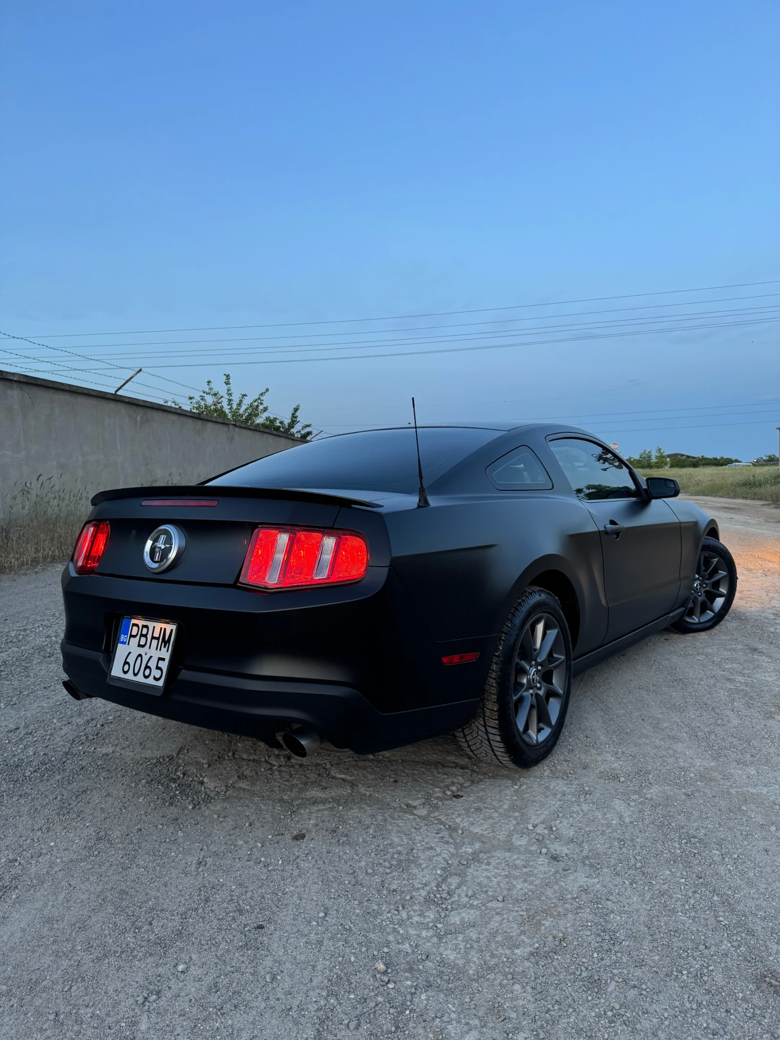Ford Mustang Edition Dark One ( Перфектен ) 100 Хил. КМ, снимка 4 - Автомобили и джипове - 54897946