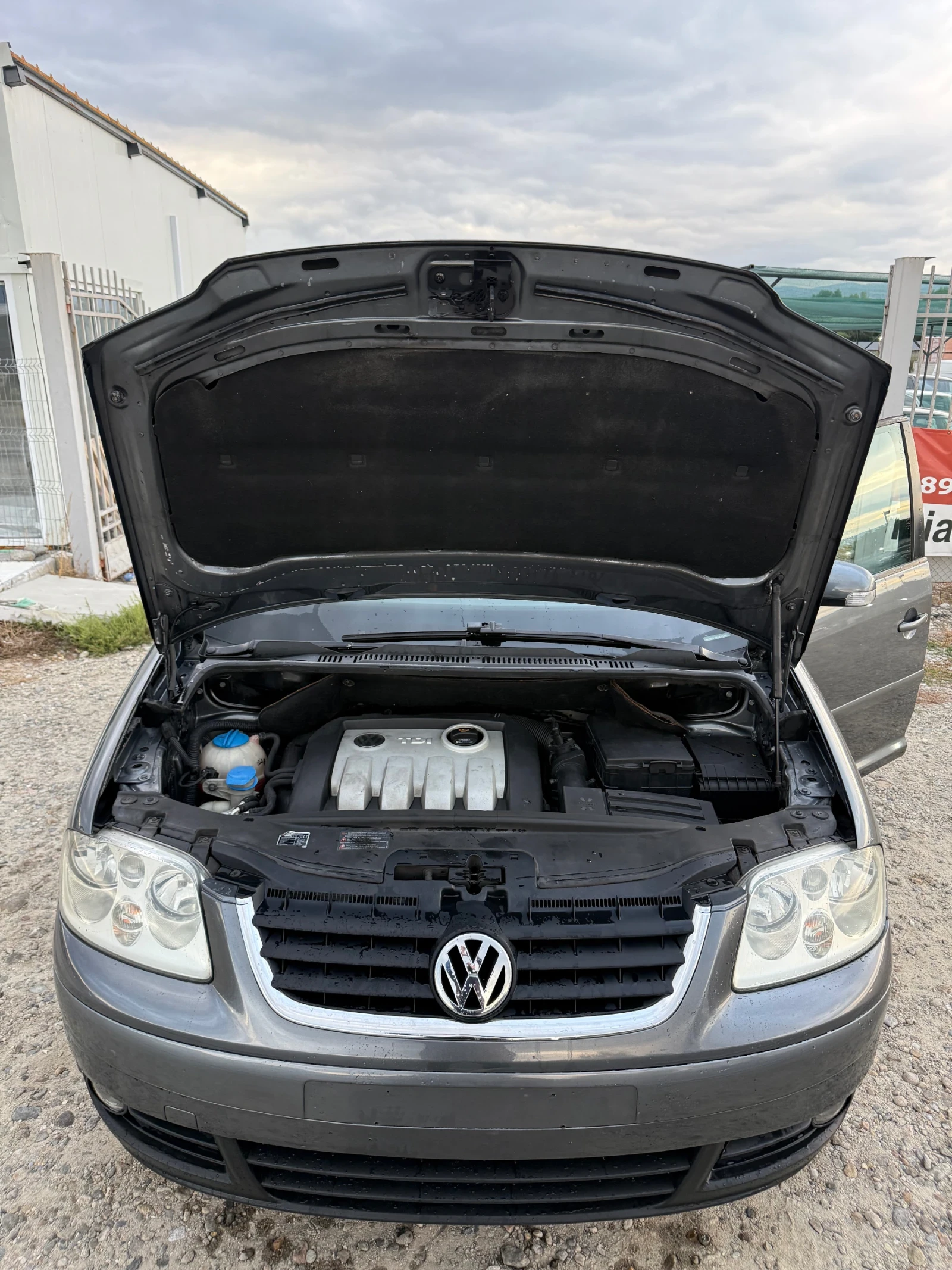 VW Touran 1.9TDI* DSG* ЛИЗИНГ, снимка 15 - Автомобили и джипове - 56273548