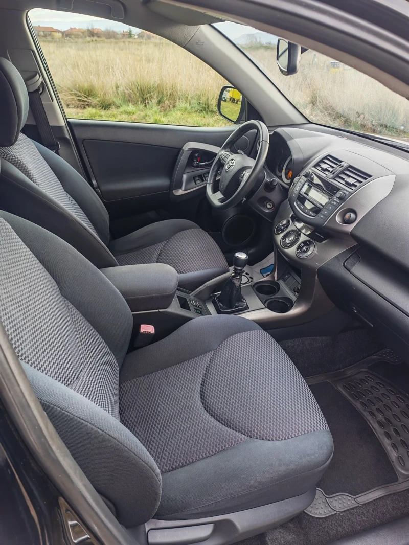 Toyota Rav4 2.2D D4D, снимка 9 - Автомобили и джипове - 53009184