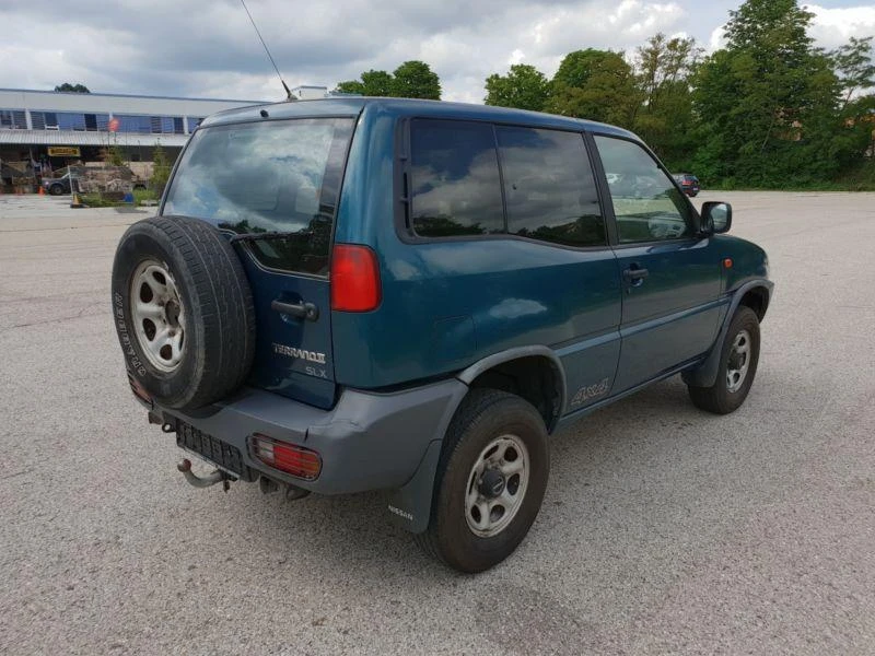 Nissan Terrano 2.7 И 2.4Ii, снимка 3 - Автомобили и джипове - 38106717