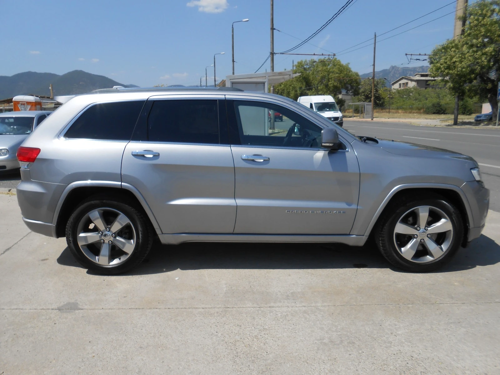 Jeep Grand cherokee 3.0d-Navi-Kamera-Keyless - изображение 4