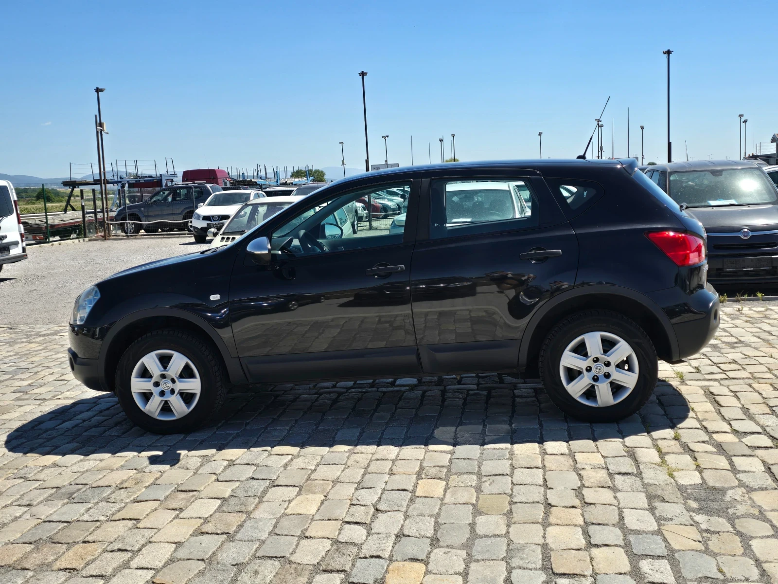 Nissan Qashqai 2.0i 141кс 4х4 РЕАЛНИ КИЛОМЕТРИ - изображение 4