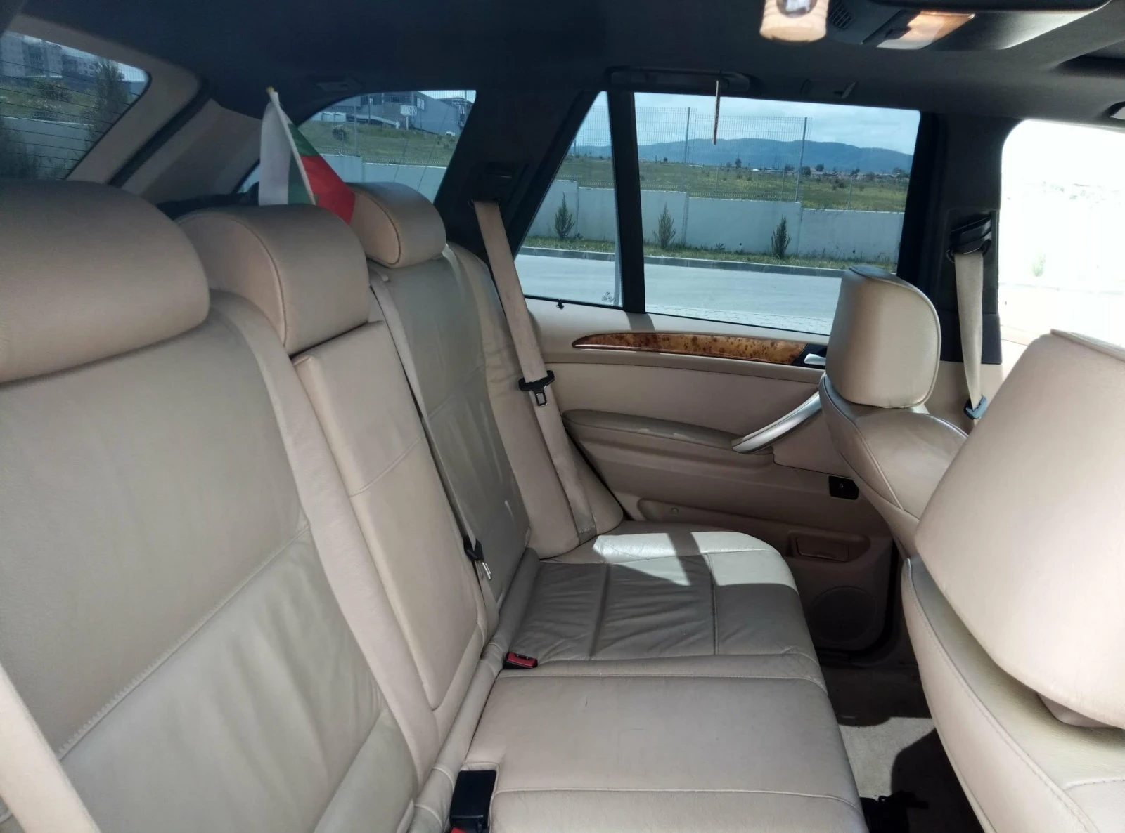 BMW X5 4.4i - изображение 8