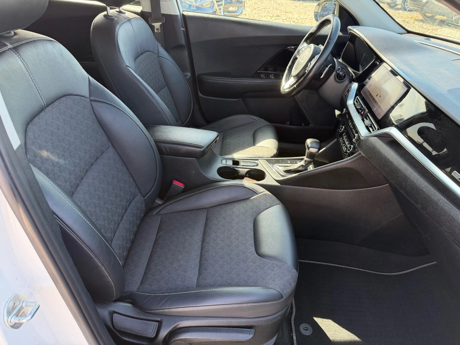 Kia Niro 1.6 HYBRID , снимка 11 - Автомобили и джипове - 53797789