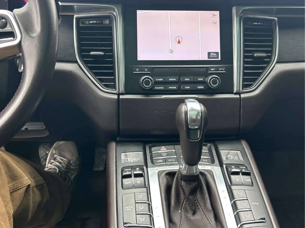 Porsche Macan * GTS * ГЛАВНО ПРЕДСТАВИТЕЛСТВО* ПАНОРАМА* КАМЕРА*, снимка 13 - Автомобили и джипове - 54214423