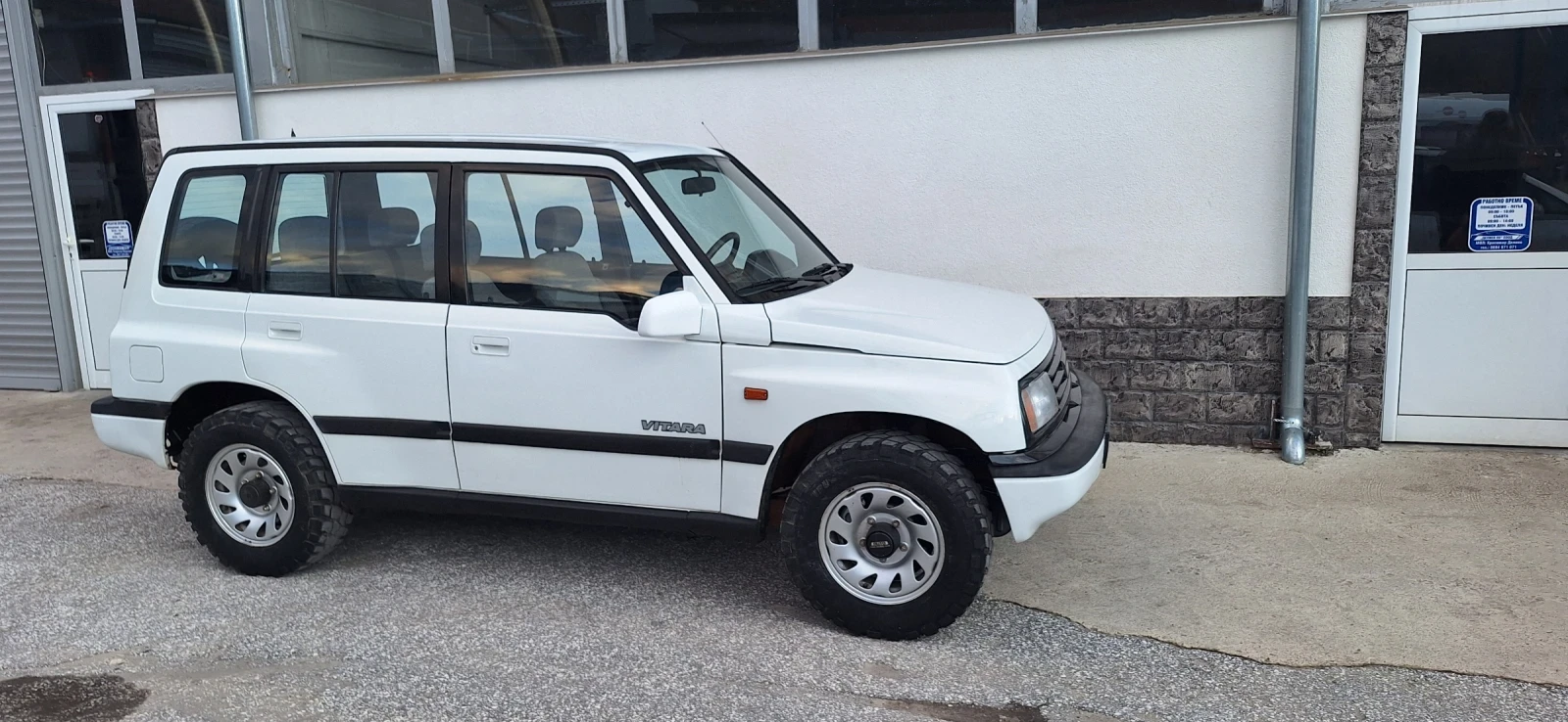 Suzuki Vitara 1.6i, снимка 11 - Автомобили и джипове - 55524222