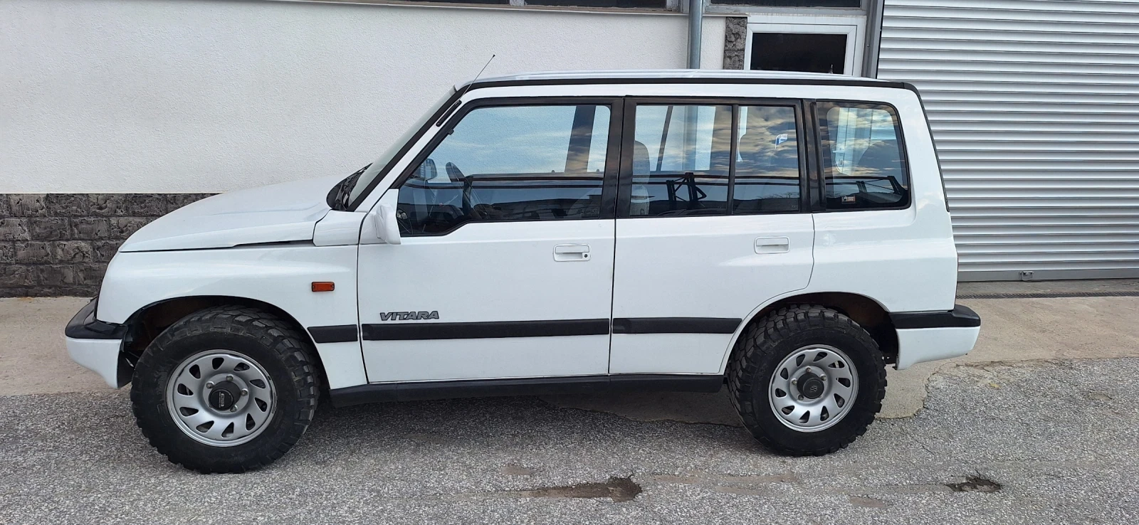 Suzuki Vitara 1.6i, снимка 2 - Автомобили и джипове - 55524222