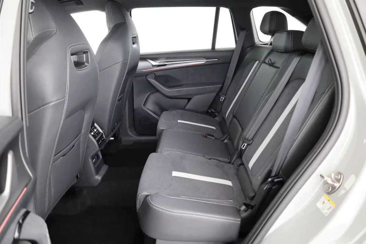 Skoda Kodiaq SPORT* LINE* AWD* DISTR* CANTON* , снимка 8 - Автомобили и джипове - 55613296