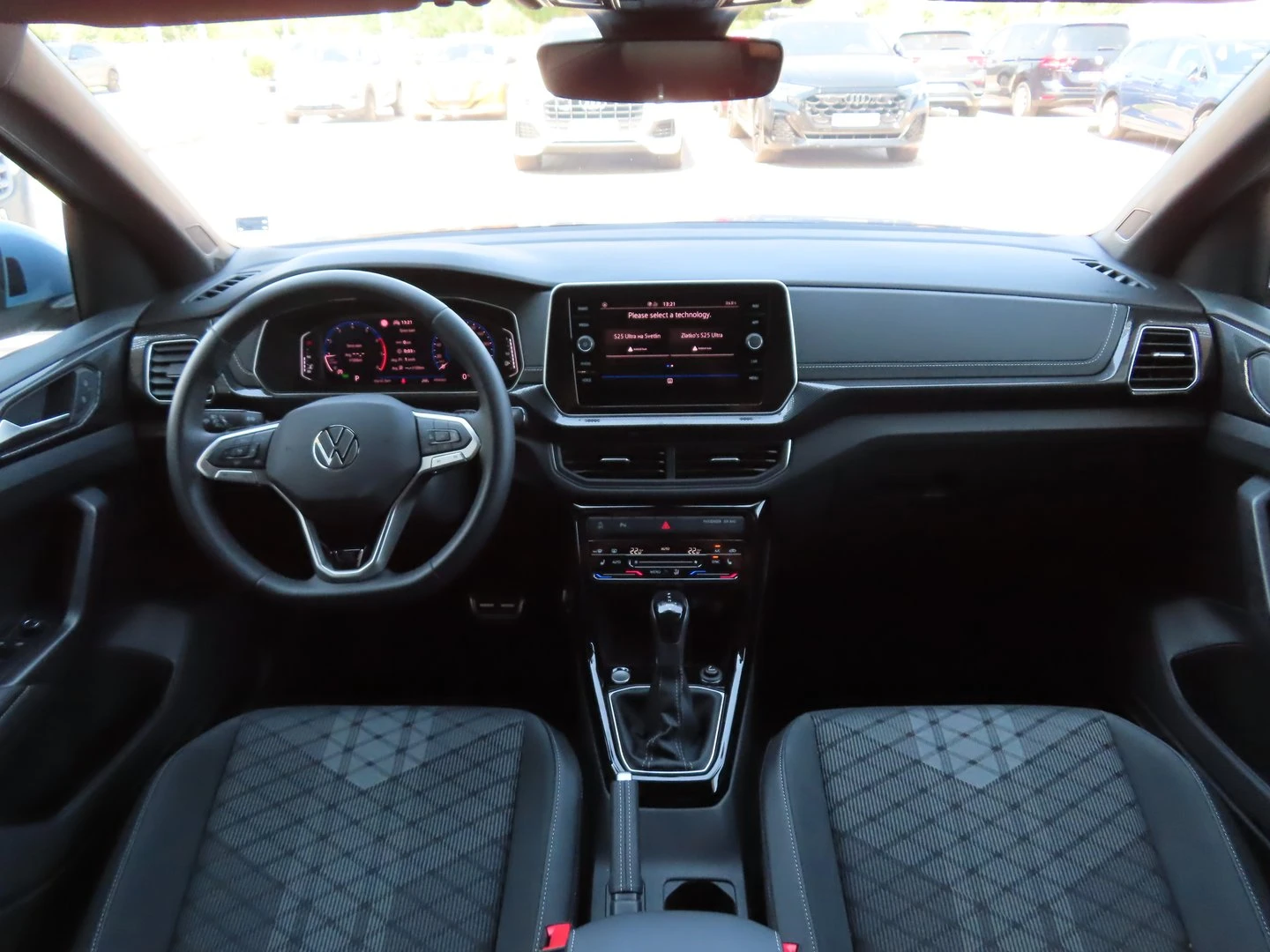 VW T-Cross, снимка 4 - Автомобили и джипове - 56420776