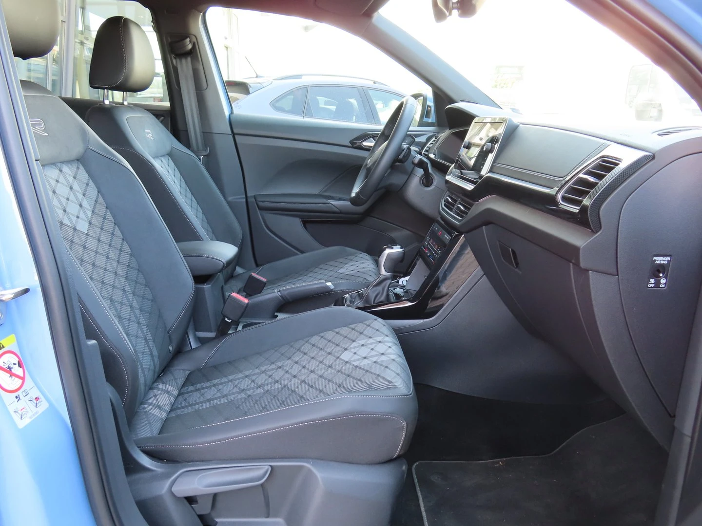 VW T-Cross, снимка 6 - Автомобили и джипове - 56420776