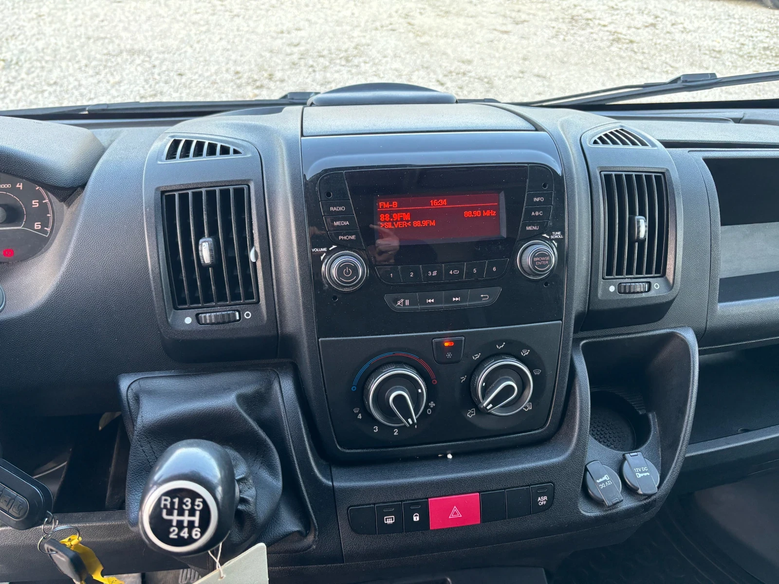 Peugeot Boxer 2.2 -164кс МАКСИ КЛИМА ЕВРО 6, снимка 12 - Бусове и автобуси - 53736330