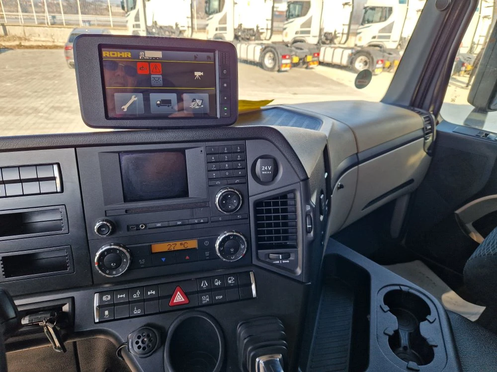 Mercedes-Benz 2543 Actros Frigo Truck, снимка 12 - Камиони - 54594035